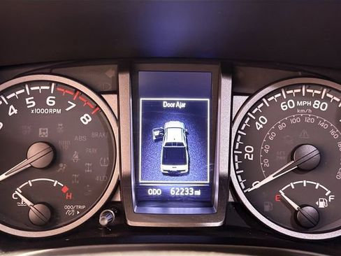 Used 2022 Toyota Tacoma TRD Off-Road w/ TRD Premium Off Road Package image 11