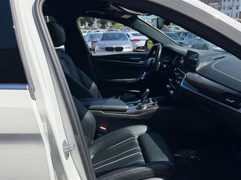 Used 2017 BMW 530i RWD image 6
