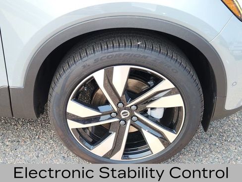 New 2025 Volvo XC40 B5 Ultra w/ Climate Package image 19