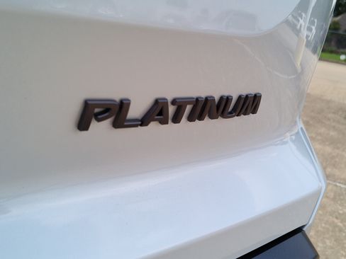 New 2026 Nissan Pathfinder Platinum FWD image 4