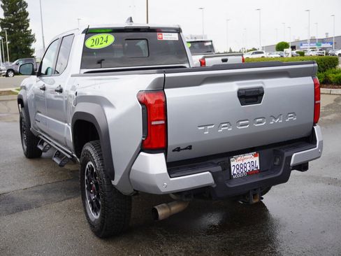 Used 2024 Toyota Tacoma TRD Off-Road w/ TRD Off Road Upgrade Package AWD/4WD image 9