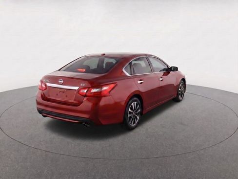 Used 2017 Nissan Altima 2.5 SV w/ Convenience Package FWD image 7