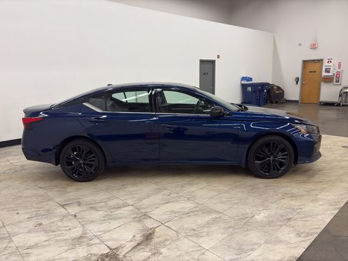 Used 2024 Nissan Altima 2.5 SR image 8