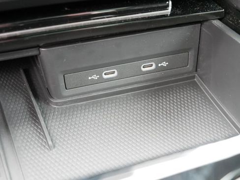 Certified 2025 Volkswagen Atlas SEL image 33