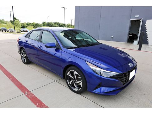 Used 2023 Hyundai Elantra SEL w/ Convenience Package FWD image 8