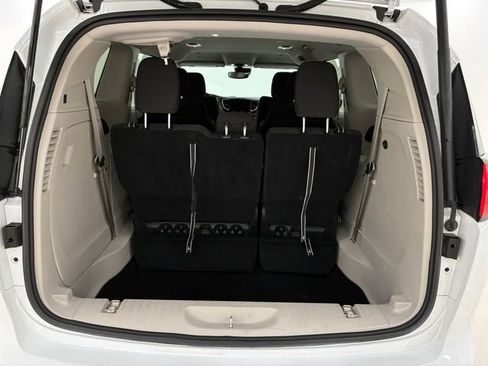 Used 2024 Chrysler Voyager LX FWD image 17