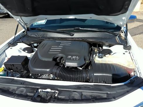 Used 2018 Chrysler 300 Touring w/ Chrome Appearance Package image 25