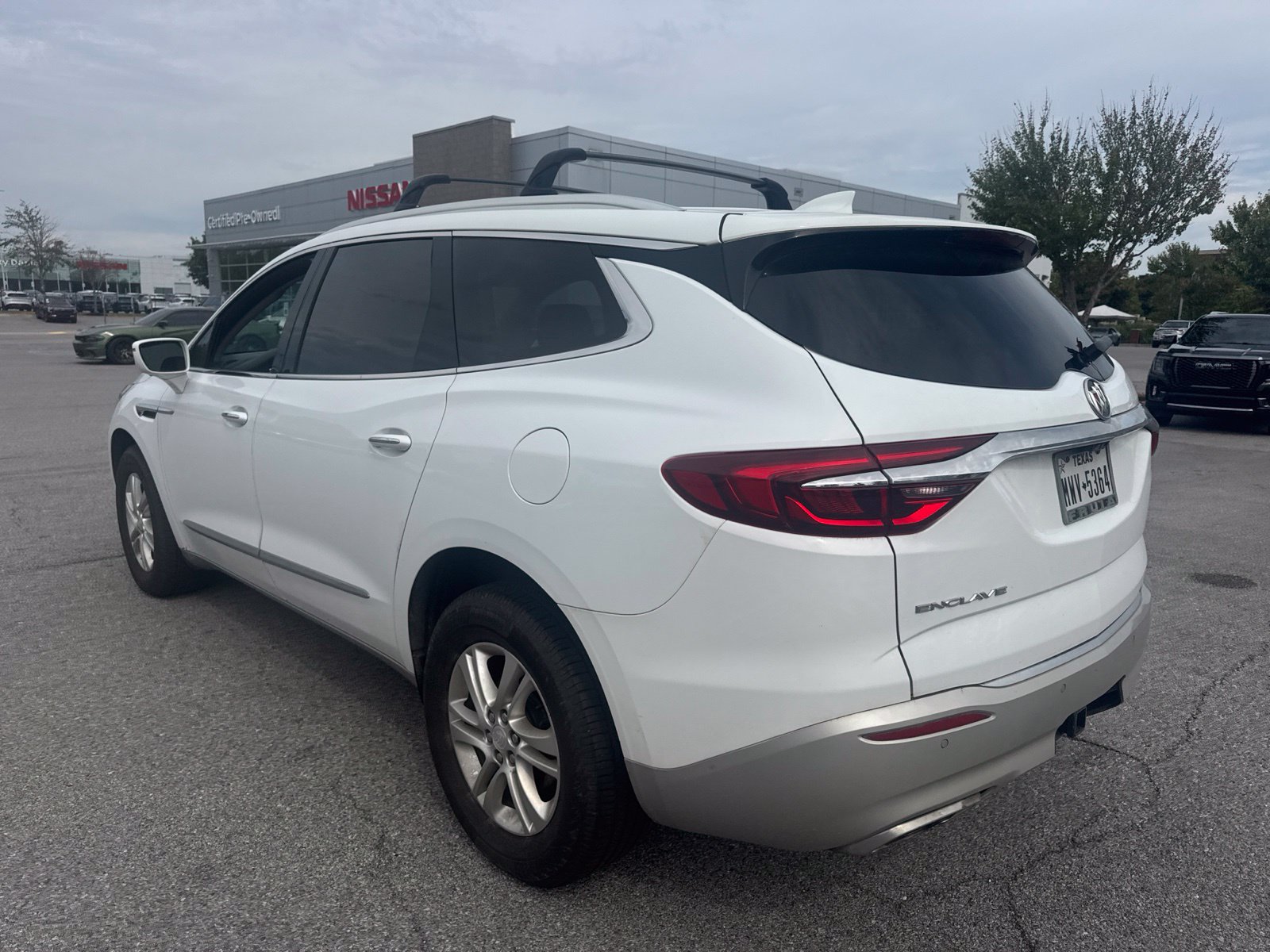 Used 2020 Buick Enclave Essence w/ Sound and Sites Package FWD image 7