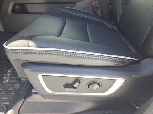 New 2026 RAM 1500 Laramie AWD/4WD image 19