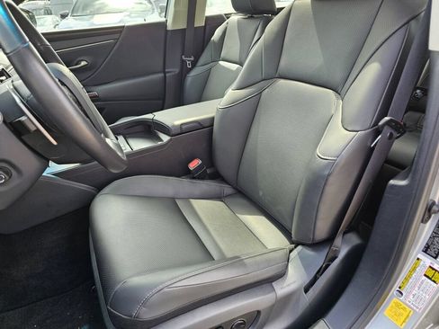 Used 2025 Lexus ES 300h w/ Premium Package FWD image 22