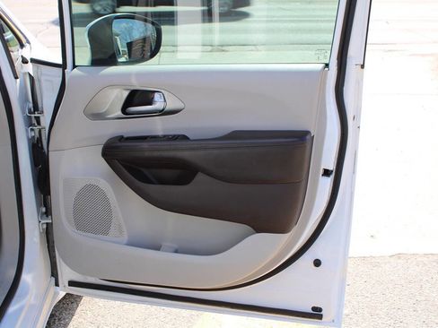 Used 2017 Chrysler Pacifica Touring Plus w/ Tire & Wheel Group image 67