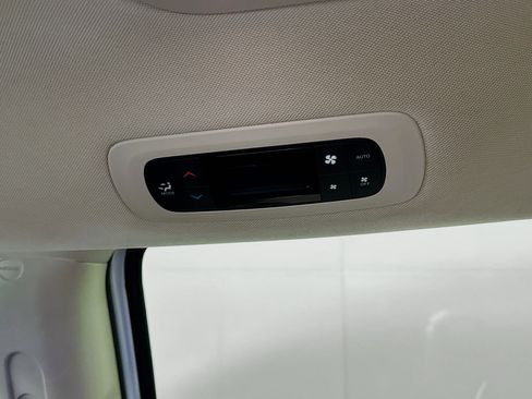 Used 2022 Chrysler Pacifica Touring-L FWD image 26