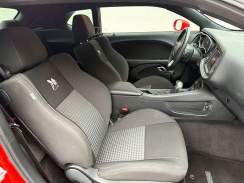Used 2017 Dodge Challenger R/T Scat Pack RWD image 38