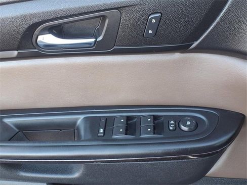 Used 2015 GMC Acadia SLT image 18
