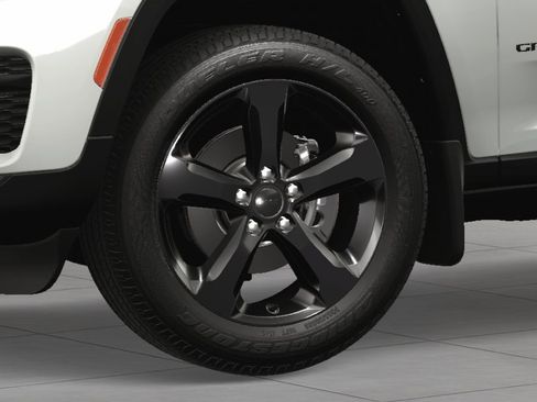 New 2025 Jeep Grand Cherokee Laredo image 11