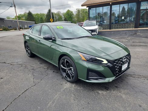 New 2026 Nissan Altima 2.5 SR w/ SR Premium Package AWD/4WD image 1