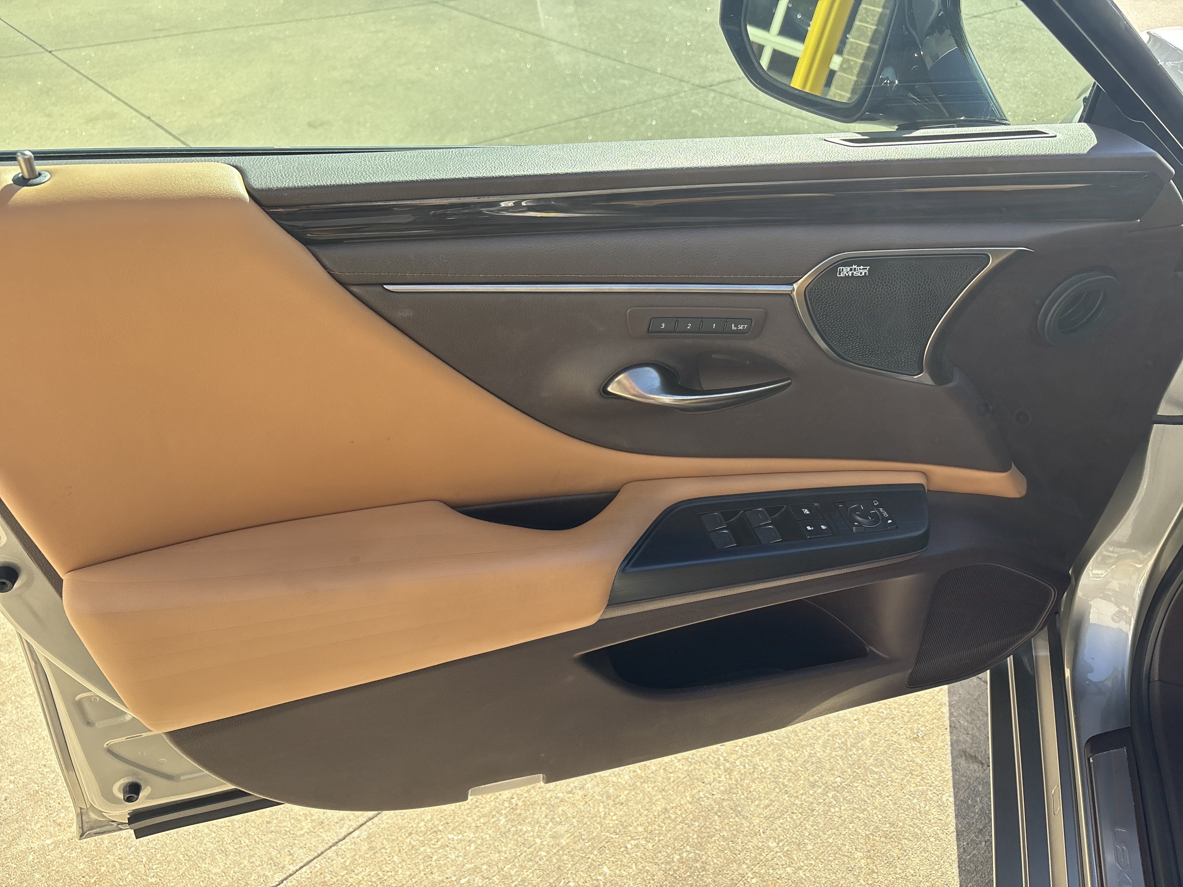 Used 2021 Lexus ES 300h w/ Accessory Package 2 FWD image 14
