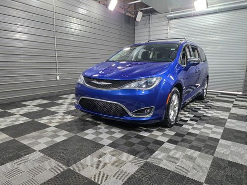 Used 2020 Chrysler Pacifica Limited image 48