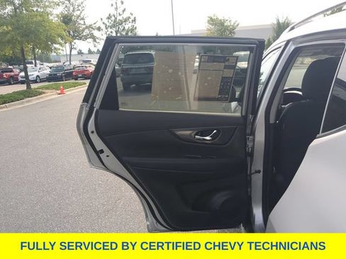 Used 2017 Nissan Rogue SV FWD image 34
