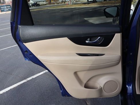 Used 2017 Nissan Rogue SL w/ SL Premium Package image 24