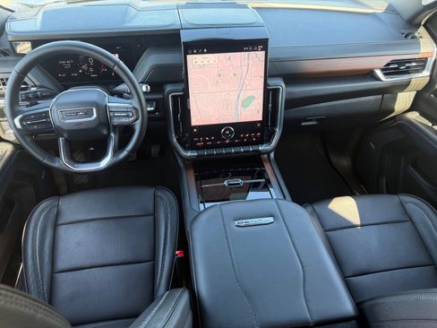 Used 2025 GMC Yukon XL Denali AWD/4WD image 24
