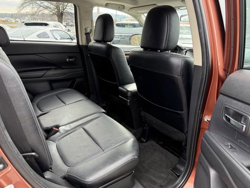 Used 2014 Mitsubishi Outlander SE image 14