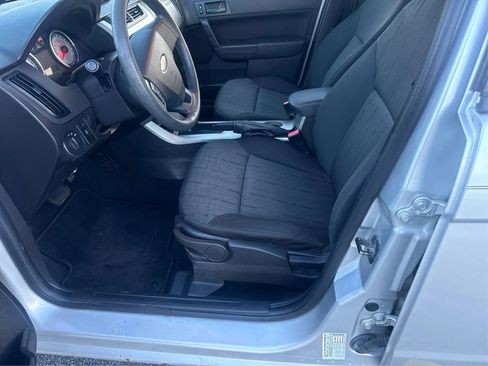 Used 2010 Ford Focus SE image 10