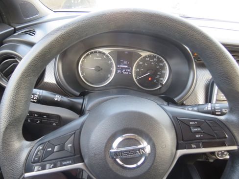 Used 2020 Nissan Kicks S image 12