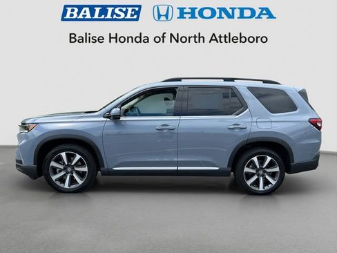 Used 2025 Honda Pilot Touring image 2