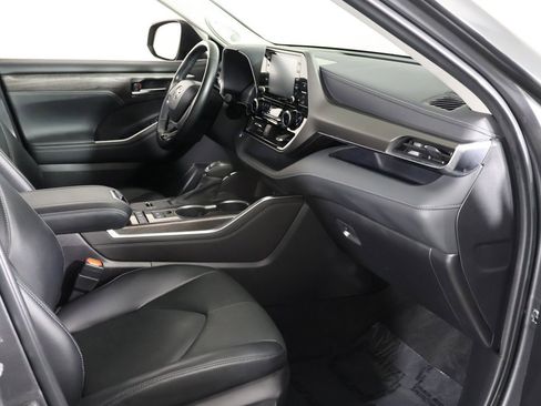 Used 2022 Toyota Highlander Limited image 29