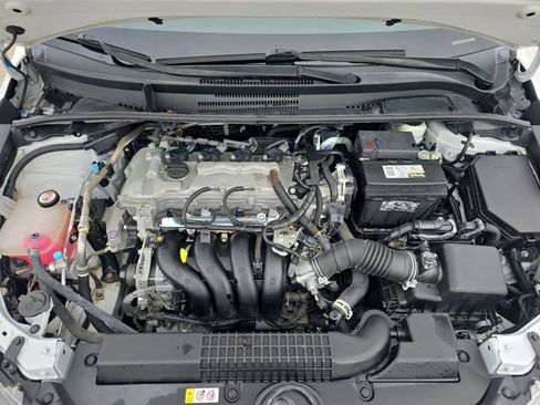Used 2022 Toyota Corolla LE image 29