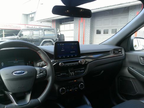 Used 2024 Ford Escape ST-Line image 23