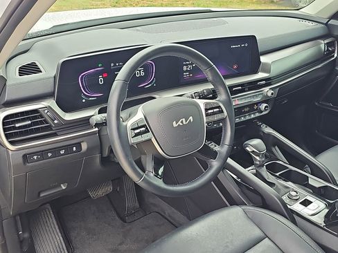 Used 2025 Kia Telluride S image 17