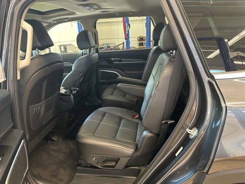 Certified 2023 Kia Telluride EX w/ EX Captain's Chair Package AWD/4WD image 27