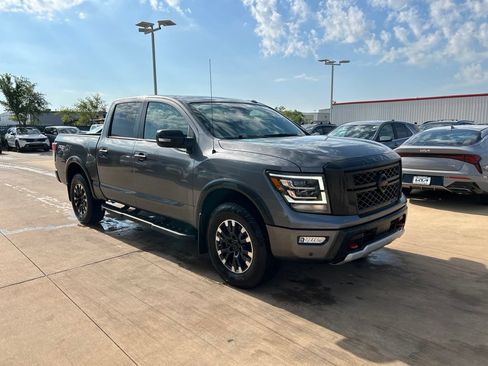 Used 2021 Nissan Titan PRO-4X w/ Pro-4x Convenience Package AWD/4WD image 4