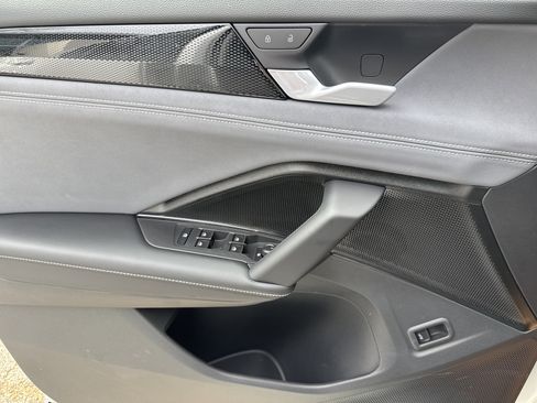 New 2026 Volkswagen Tiguan SE FWD image 8