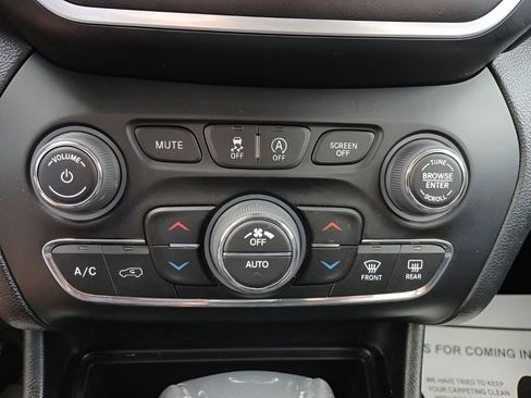 Used 2022 Jeep Cherokee Trailhawk w/ Trailer Tow Group AWD/4WD image 22