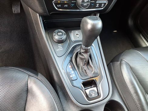 Used 2020 Jeep Cherokee Limited AWD/4WD image 15