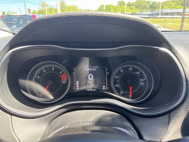 Used 2019 Jeep Cherokee Latitude Plus w/ Cold Weather Group FWD image 18