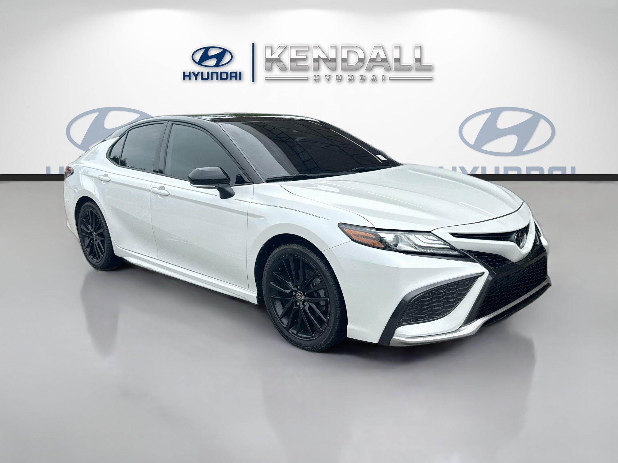 Used 2022 Toyota Camry XSE FWD image 1