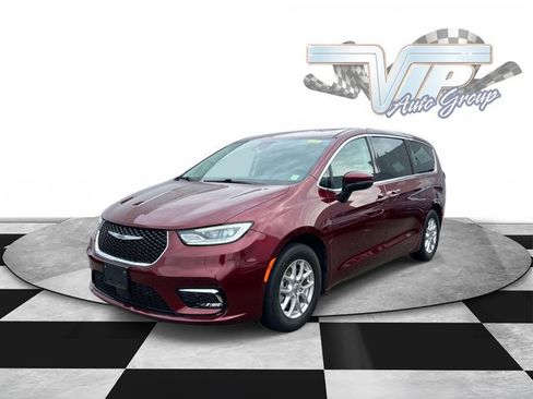 Certified 2023 Chrysler Pacifica Touring-L FWD image 2