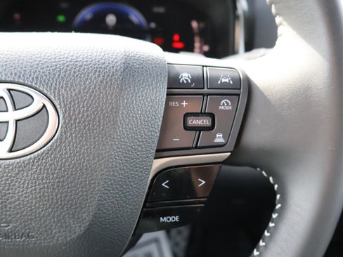 Used 2025 Toyota Camry SE image 33