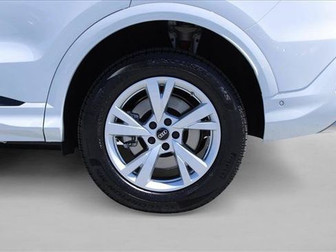 Certified 2025 Audi Q5 Premium w/ Convenience Package AWD/4WD image 14