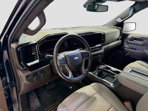 Used 2022 Chevrolet Silverado 1500 LTZ w/ LTZ Convenience Package II AWD/4WD image 9