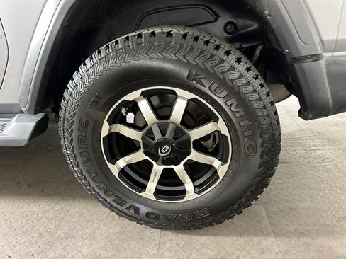 Used 2019 Jeep Wrangler Sport AWD/4WD image 13
