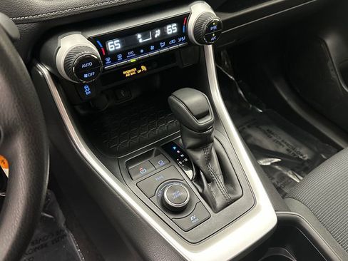 Certified 2022 Toyota RAV4 LE AWD/4WD image 13