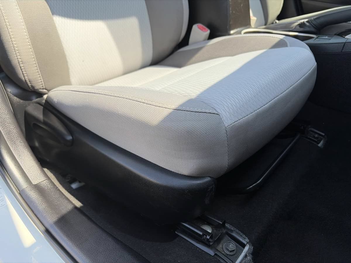 Used 2018 Toyota Corolla LE FWD image 31