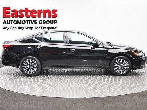 Used 2023 Nissan Altima 2.5 SV w/ SV Premium Package AWD/4WD image 4