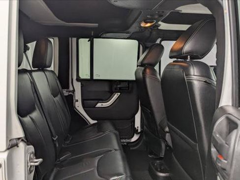 Used 2016 Jeep Wrangler Unlimited Rubicon AWD/4WD image 18