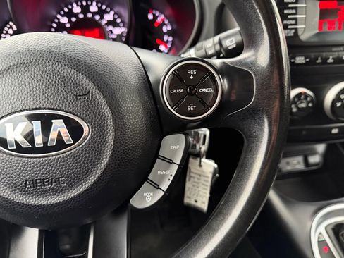 Used 2015 Kia Soul + image 14
